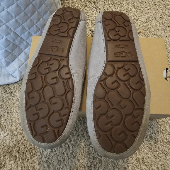 UGG Gray Suede Moccasin Slippers - Womens Size 8 - Picture 8 of 9